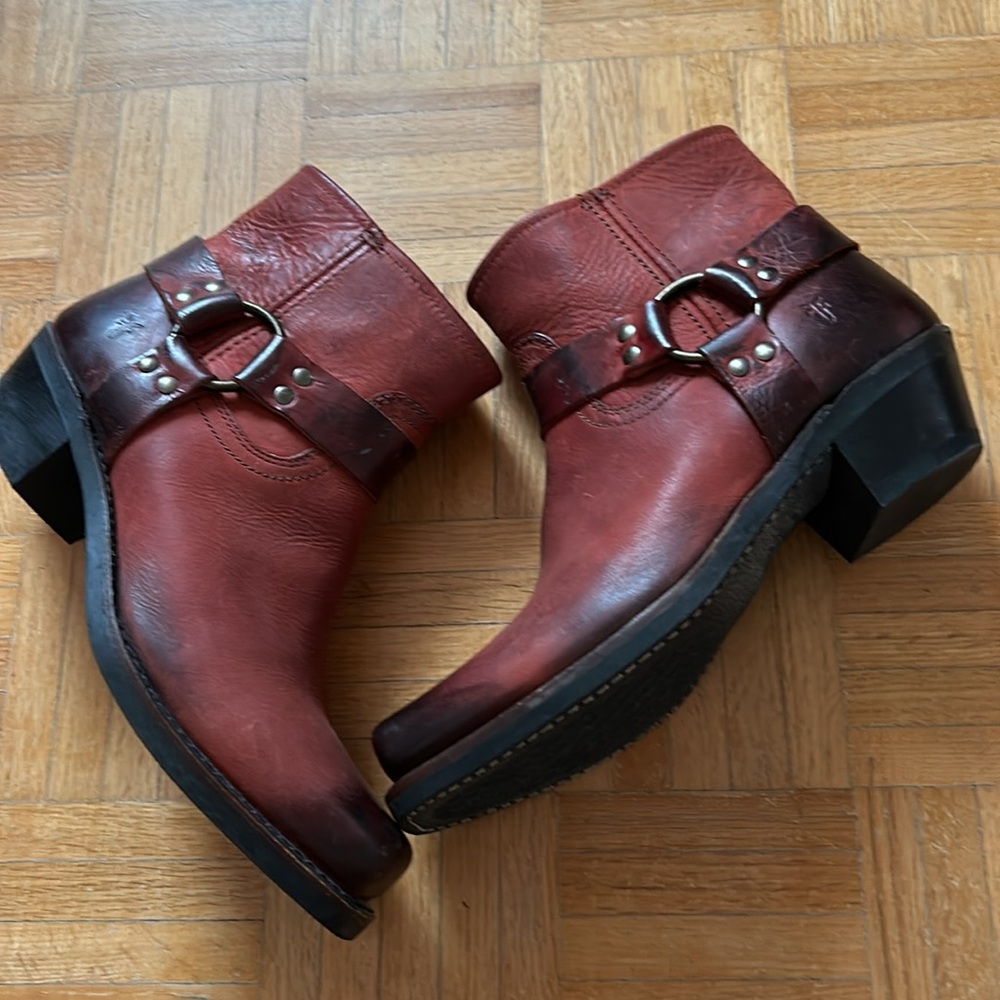 Frye - Picture 3 of 16
